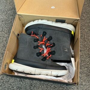 Sorel Youth Boots new in box